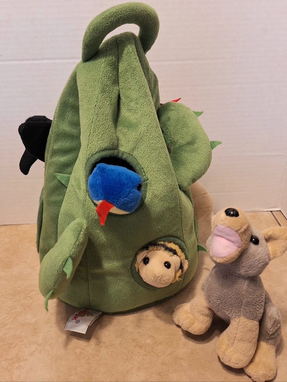 Unipak Cactus Desert Animal House + 6 Animals Southwest Handle Travel Toy 12"